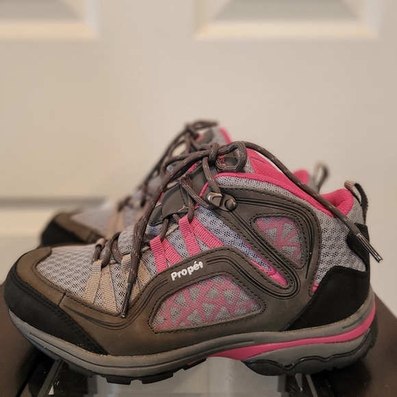 Propet Peak walking shoe - Picture 1 of 5